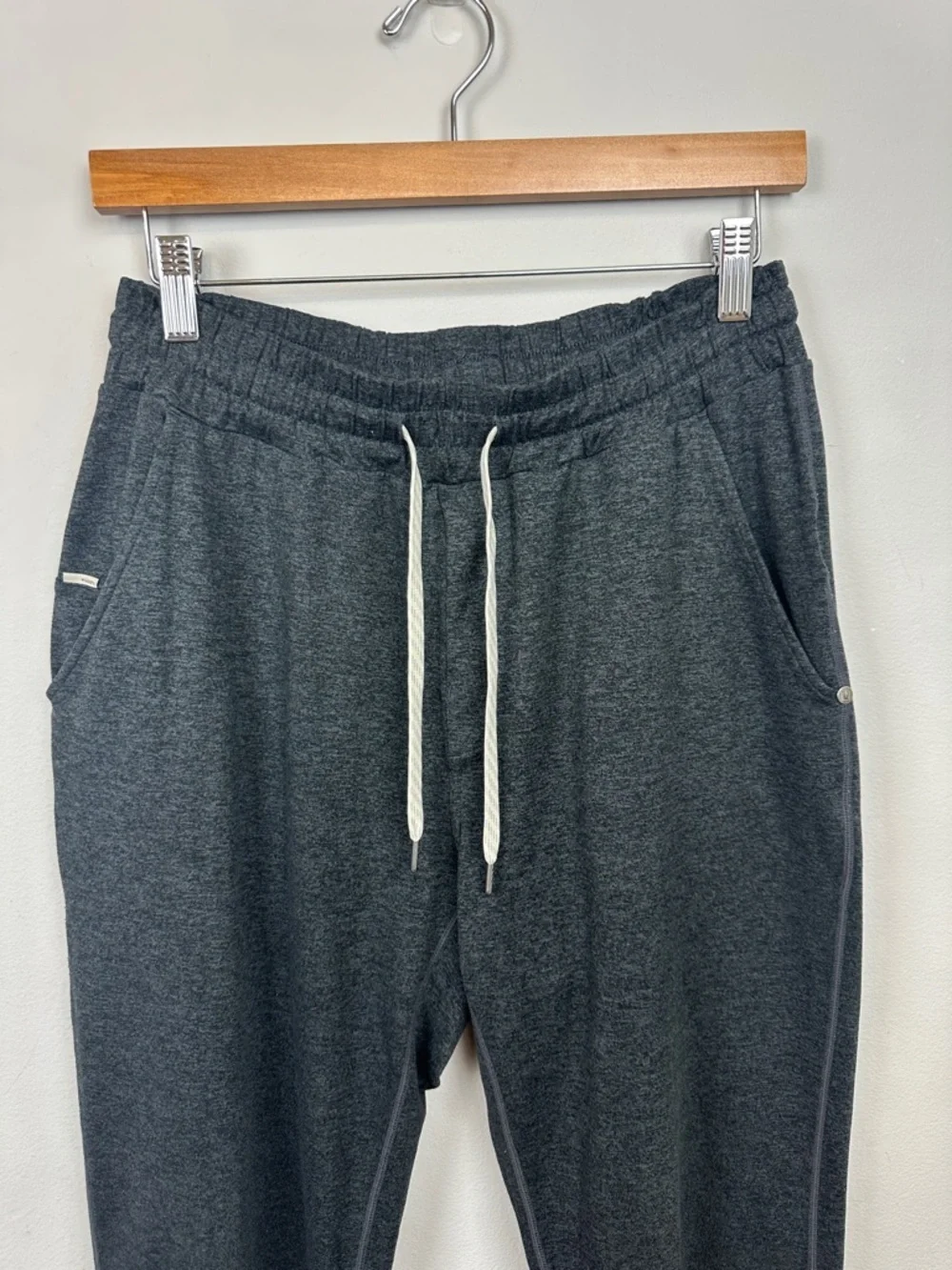 Vuori Men's Ponto Performance Pant in Charcoal Heather Sz M